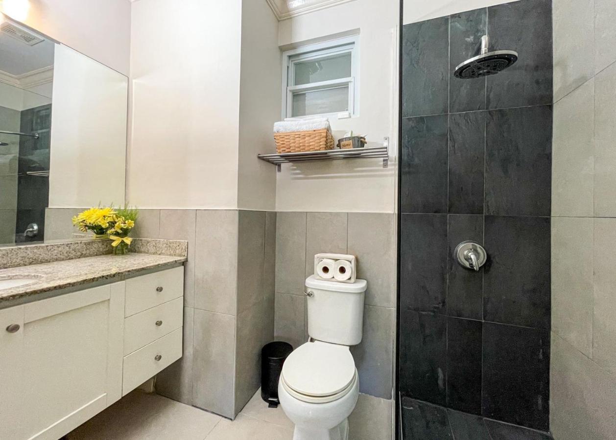 Choose To Be Happy At Ei8Ht! - Super Studios And Penthouse Apartment Kingston Exterior photo