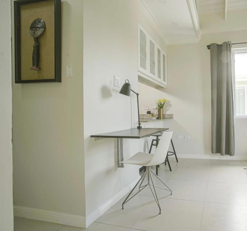 Choose To Be Happy At Ei8Ht! - Super Studios And Penthouse Apartment Kingston Exterior photo