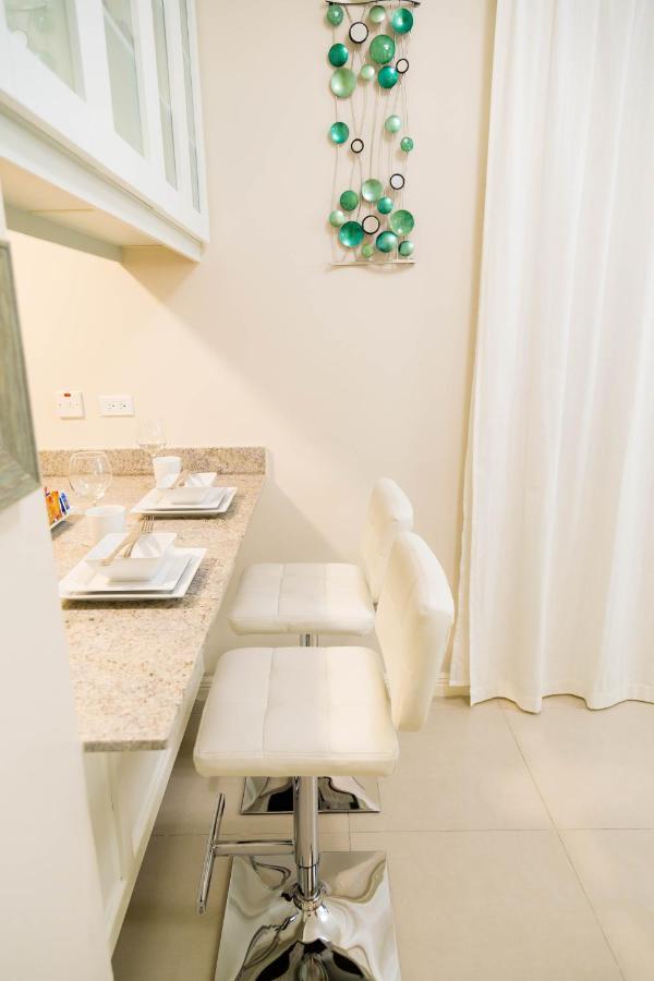 Choose To Be Happy At Ei8Ht! - Super Studios And Penthouse Apartment Kingston Exterior photo