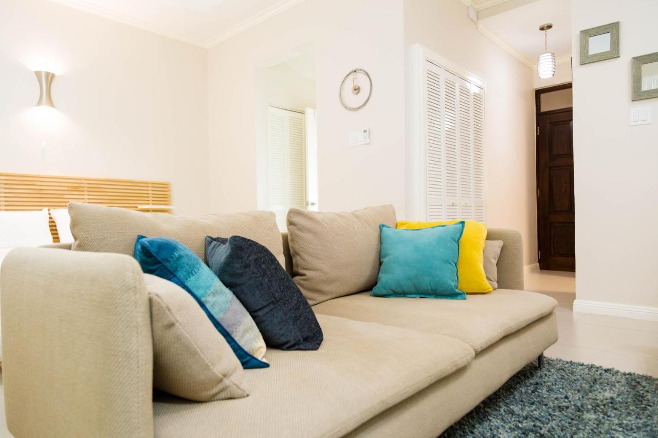 Choose To Be Happy At Ei8Ht! - Super Studios And Penthouse Apartment Kingston Exterior photo