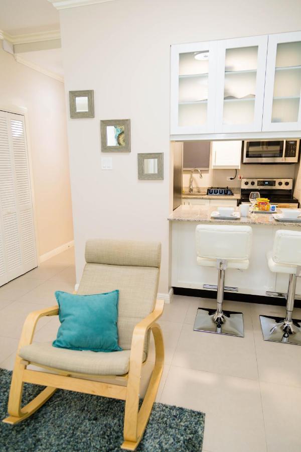 Choose To Be Happy At Ei8Ht! - Super Studios And Penthouse Apartment Kingston Exterior photo
