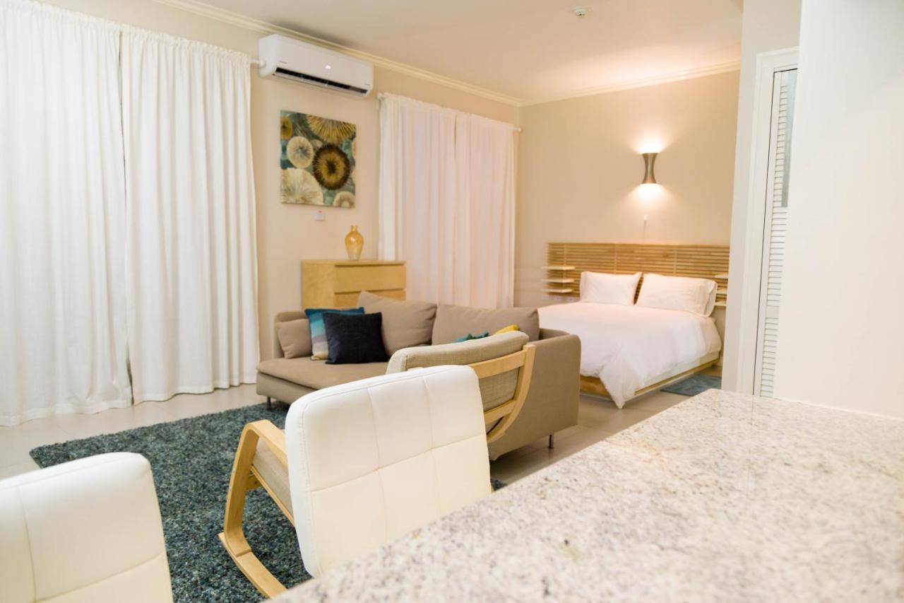Choose To Be Happy At Ei8Ht! - Super Studios And Penthouse Apartment Kingston Exterior photo