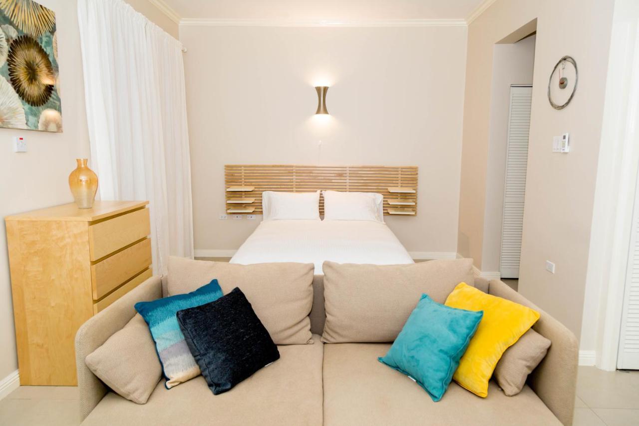 Choose To Be Happy At Ei8Ht! - Super Studios And Penthouse Apartment Kingston Exterior photo