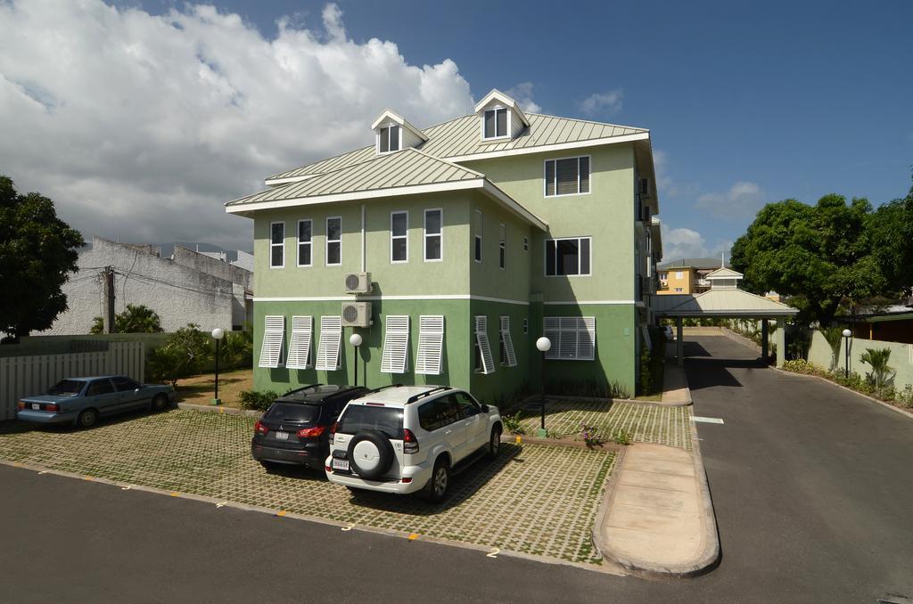 Choose To Be Happy At Ei8Ht! - Super Studios And Penthouse Apartment Kingston Exterior photo