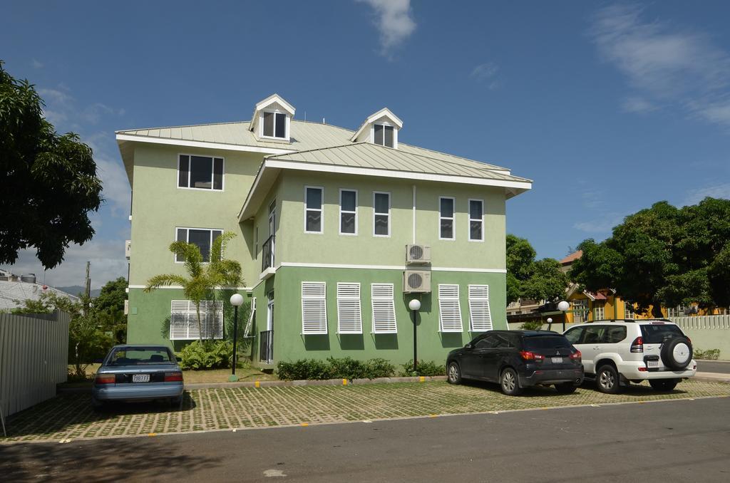 Choose To Be Happy At Ei8Ht! - Super Studios And Penthouse Apartment Kingston Exterior photo