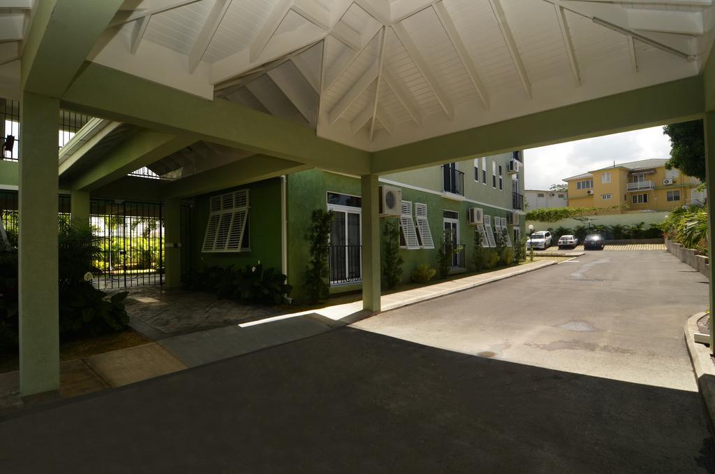 Choose To Be Happy At Ei8Ht! - Super Studios And Penthouse Apartment Kingston Exterior photo