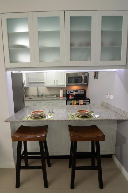 Choose To Be Happy At Ei8Ht! - Super Studios And Penthouse Apartment Kingston Exterior photo