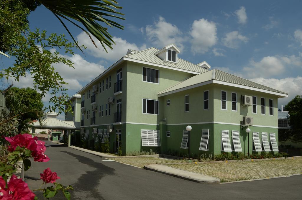 Choose To Be Happy At Ei8Ht! - Super Studios And Penthouse Apartment Kingston Exterior photo