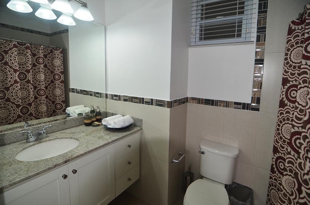 Choose To Be Happy At Ei8Ht! - Super Studios And Penthouse Apartment Kingston Exterior photo